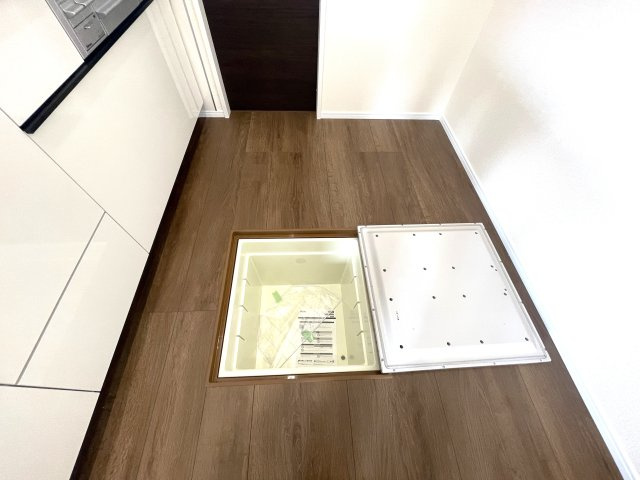 城南区七隈戸建ての収納|普段利用しない1階の床下空間を効率的な収納場所として活用できます☆生活感を出さずに整理整頓できるのも