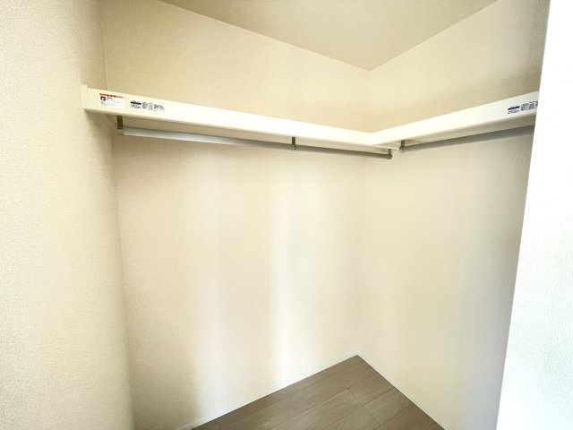 城南区七隈戸建ての収納|凄く大きなウォークインクローゼット♪
収納が大きいのでお部屋を広く使えます☆

