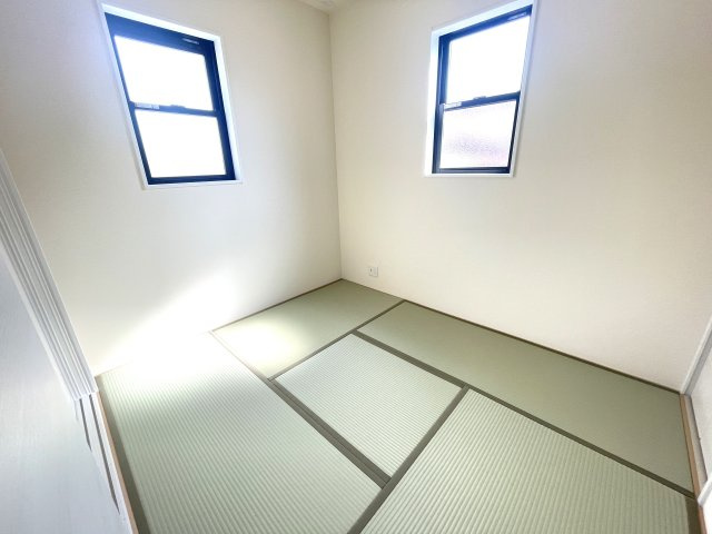 城南区七隈戸建ての和室|子供の昼寝、洗濯物を畳む家事スペース、来客用寝室など、ライフスタイルに合わせて柔軟に活用できますよ♪