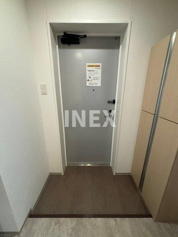 横浜市中区新山下１丁目の賃貸マンションの玄関