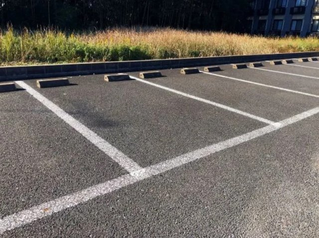 レオパレス幸希の駐車場