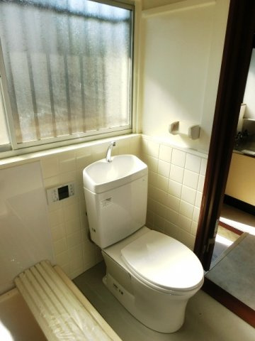 【トイレ】 | OGAWAコーポ | バストイレ一緒のタイプです。 （※参考写真）