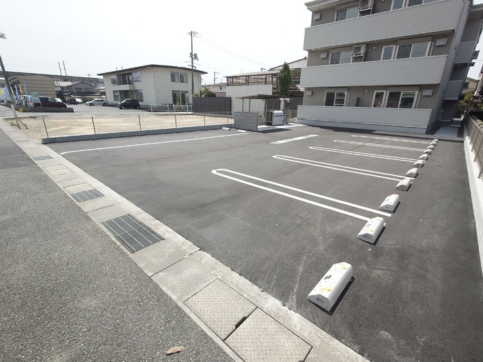 D-room東深津の駐車場