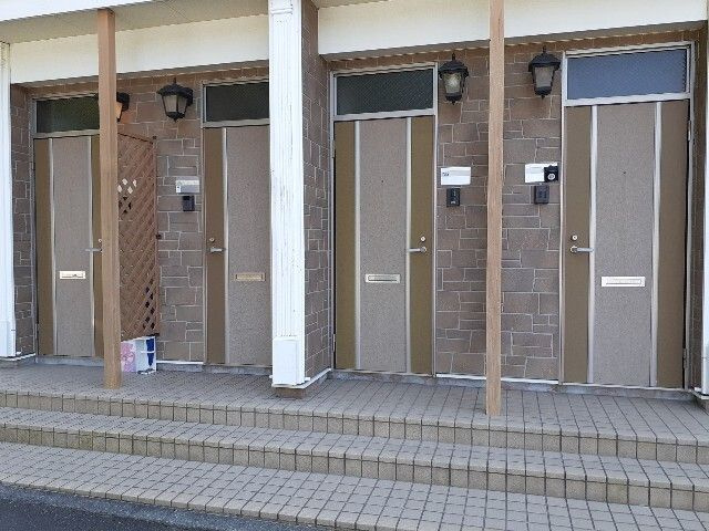 ラ・プレーヌの玄関