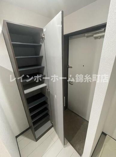 レガシア西新井本町の玄関