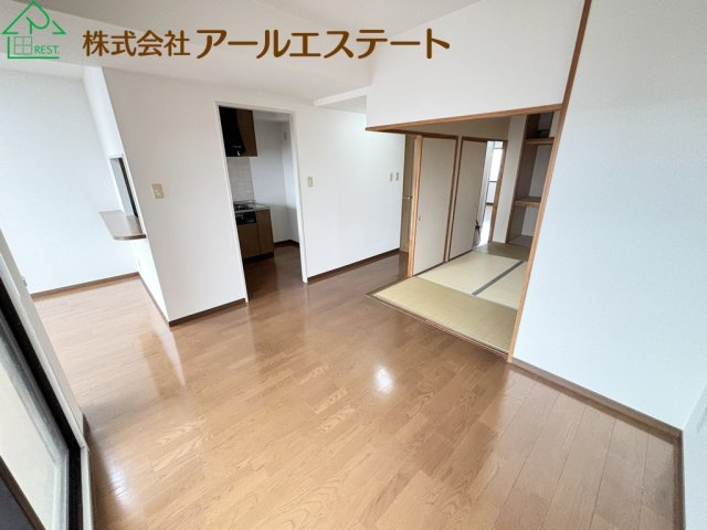 グランプレステージ加古川II　　中古マンションの居間・リビング