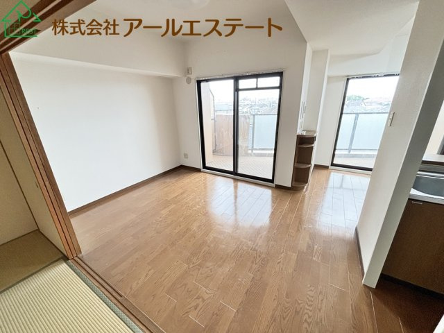 グランプレステージ加古川II　　中古マンションの居間・リビング