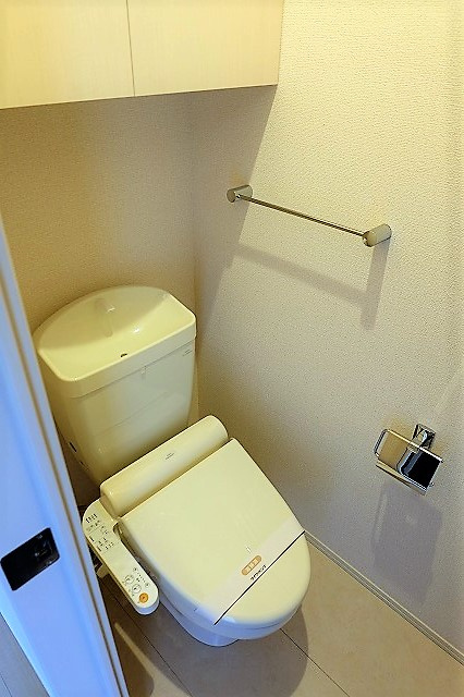 カルモタウンCのトイレ|写真は同建物の別部屋を参考に掲載しております。