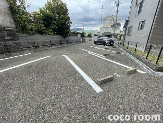 アルカンシエルの駐車場