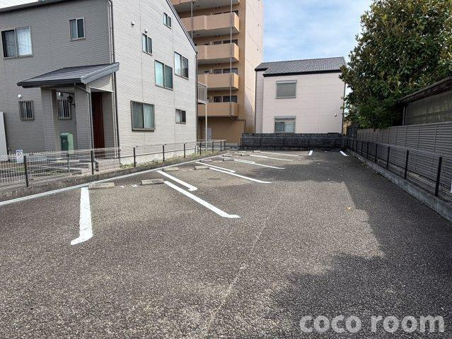 アルカンシエルの駐車場