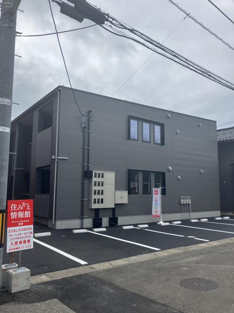 エミネンスAWARAの駐車場