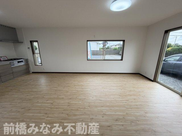 【中古】前橋市二之宮町　４LDKの居間・リビング|こちらのリビングで趣味の時間をお楽しみください