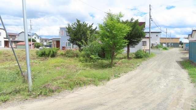北見市東相内町１７番４４、１７番３８　売地の前面道路含む現地写真