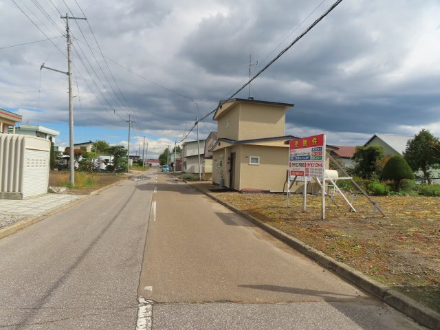常呂郡訓子府町東町１２８番　売地の前面道路含む現地写真