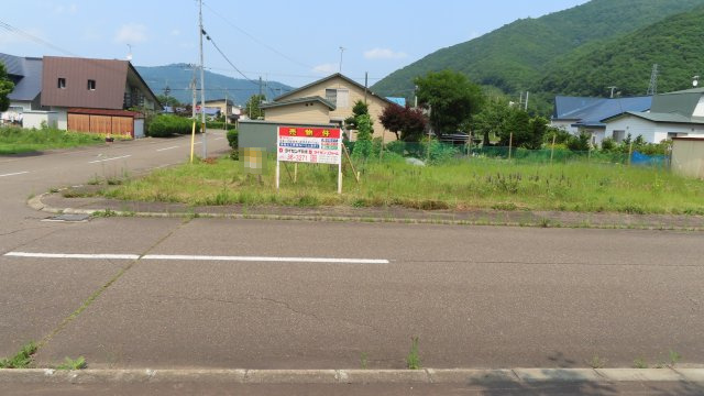 紋別郡遠軽町丸瀬布新町２３７番　売地の前面道路含む現地写真