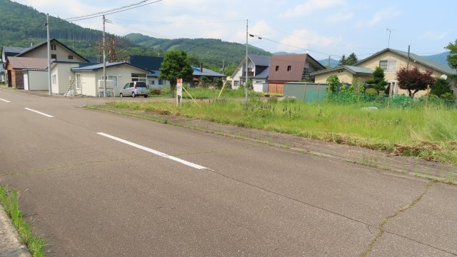 紋別郡遠軽町丸瀬布新町２３７番　売地の前面道路含む現地写真