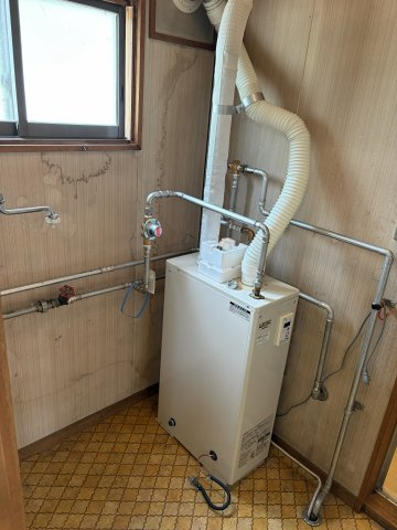 北見市緑町６丁目２番１号　中古売家の脱衣所|【リフォーム前】脱衣場はクロス、クッションフロアの張替えを行います。