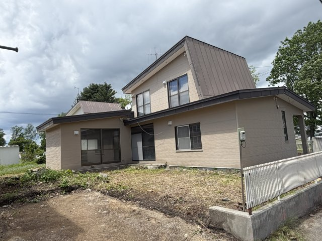 北見市緑町６丁目２番１号　中古売家の庭|車庫の撤去を行い駐車しやすいスペースを確保しました。