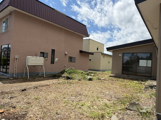 北見市緑町６丁目２番１号　中古売家の庭|庭木を伐採しすっきりとした外構になりました。