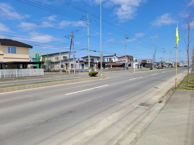 売土地　朝日町の前面道路含む現地写真