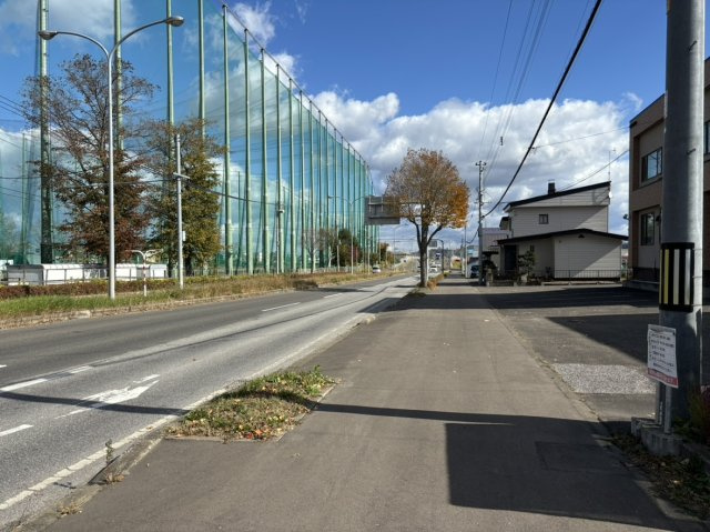 売土地　光西町の前面道路含む現地写真