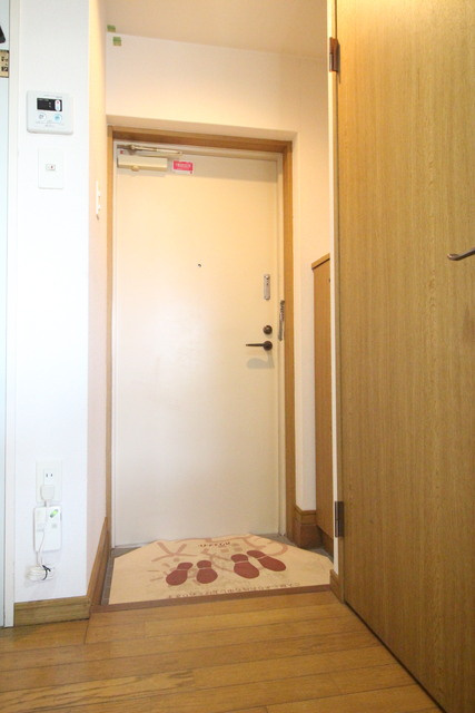 サンハイツ元町 の玄関