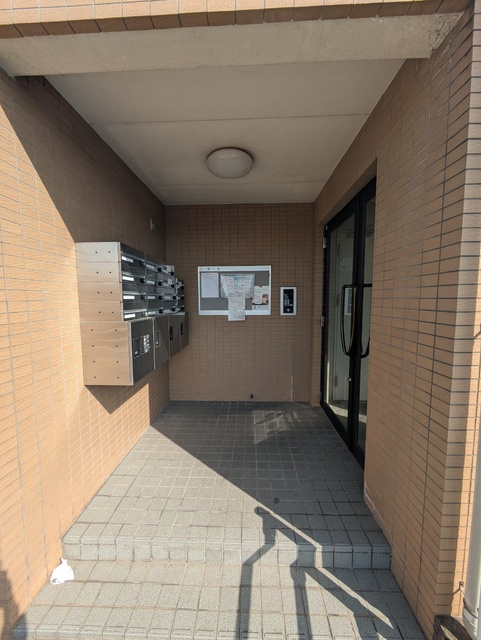 サンハイツ元町 のエントランス