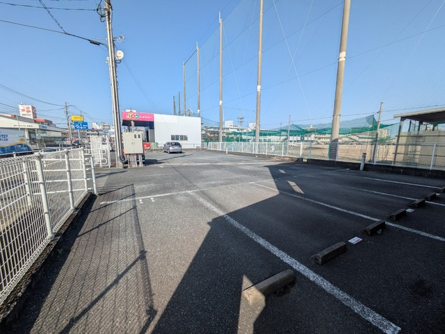 サンハイツ元町 の駐車場