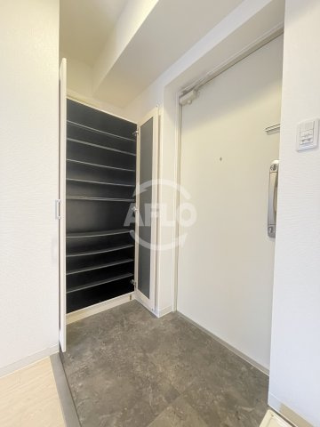 インザライフ大正RESIDENCEの玄関|CITY　PAL　TAISHO（シティパルタイショウ）　シューズボックス