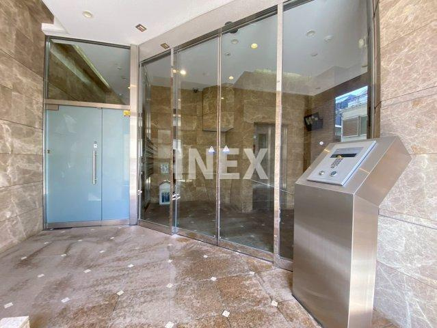 横浜市西区浅間町１丁目の賃貸マンションのエントランス