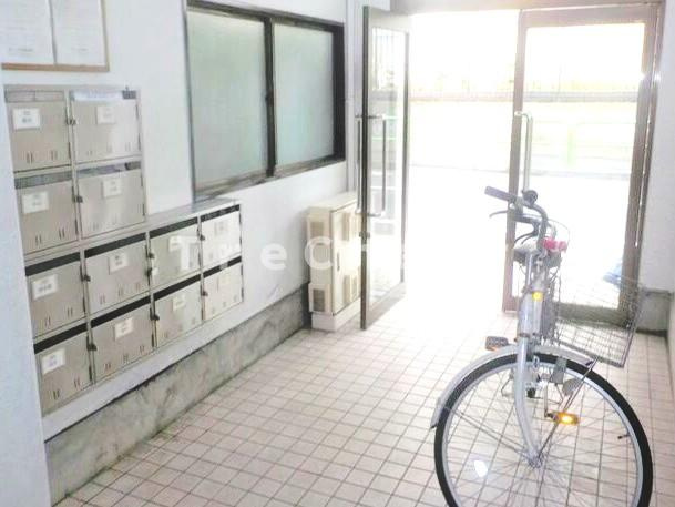 NT向原コーポのエントランス