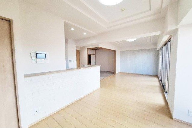藤井寺市恵美坂１丁目の中古マンションの居間・リビング|ゆったりとしたリビングです