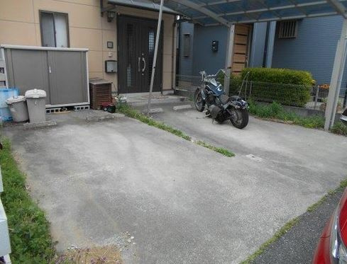 【中古】川越市下広谷中古住宅の駐車場|駐車スペース