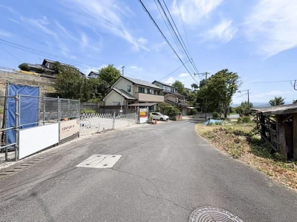 上宗方　新築の前面道路含む現地写真|現地の前面道路は幅員がしっかり確保されており車の出入りもスムーズに行えます。