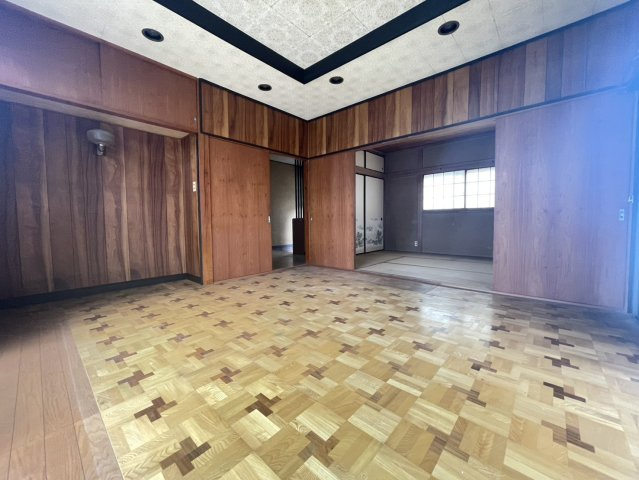 中古戸建　川越市砂新田の居間・リビング|３面採光の広々としたリビング
室内（2026年6月）撮影