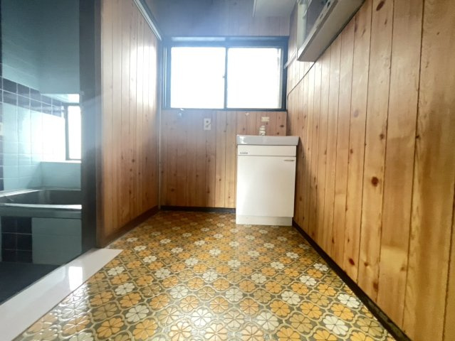 中古戸建　川越市砂新田の独立洗面台|窓付で明るい洗面室
室内（2026年6月）撮影