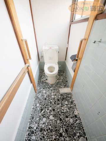 高砂市伊保崎6丁目　中古戸建のトイレ