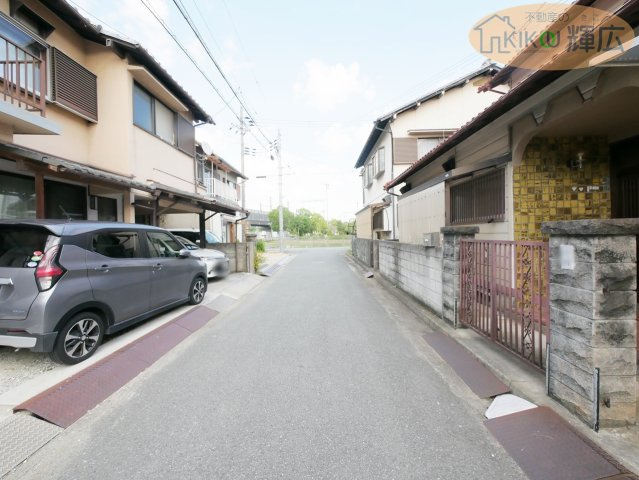 高砂市伊保崎6丁目　中古戸建の前面道路含む現地写真