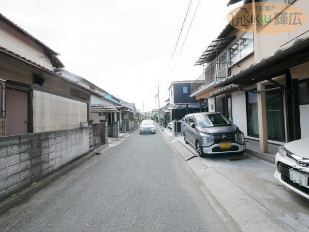 高砂市伊保崎6丁目　中古戸建の前面道路含む現地写真
