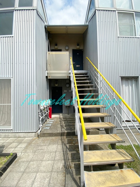 藤沢市鵠沼藤が谷４丁目のアパートのエントランス