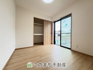【洋室】 | ワイウッドコート小山市中久喜第1期　 | 南向きで明るい室内が好印象☆