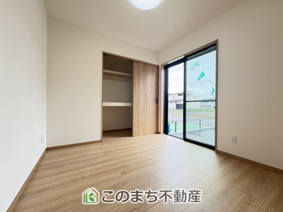 【洋室】 | ワイウッドコート小山市中久喜第1期　 | 南向きで明るい室内が好印象☆