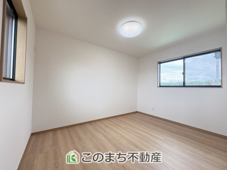 【洋室】 | ワイウッドコート小山市中久喜第1期　 | 南向きで明るい室内が好印象☆