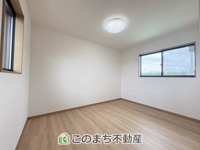 【洋室】 | ワイウッドコート小山市中久喜第1期　 | 南向きで明るい室内が好印象☆