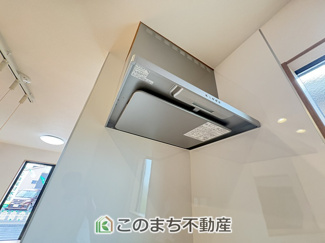 【キッチン】 | ワイウッドコート小山市中久喜第1期　 | シンプルながらお料理の匂いをスッキリ吸引するレンジフード☆