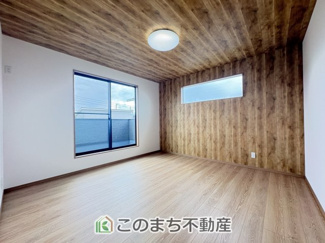 【洋室】 | ワイウッドコート小山市中久喜第1期　 | 南向きで明るい室内が好印象☆
