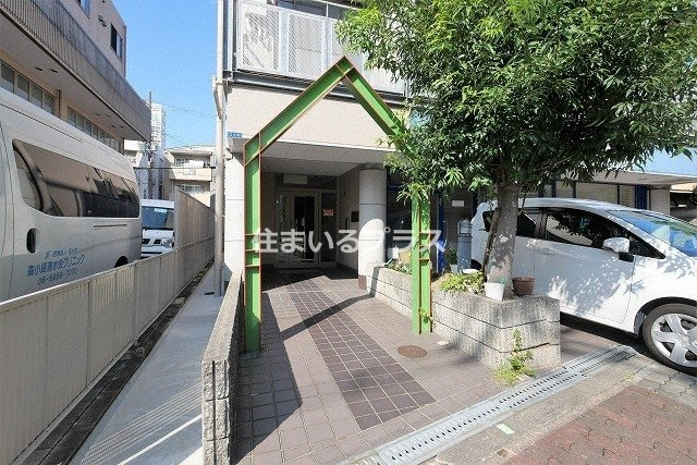 Green Villa森小路のエントランス
