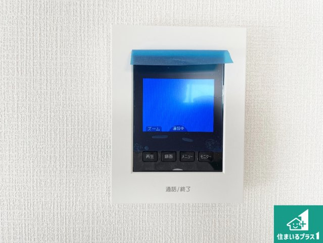 西脇市上野　第3期　新築一戸建ての防犯設備|カラーモニターインターホン！声だけでなく来訪者の姿や顔がモニターで確認できるので、小さなお子様がいらっしゃるご家庭でも安心できます！