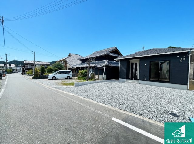 西脇市上野　第3期　新築一戸建ての前面道路含む現地写真|車通りの少ない前面道路！お子様がいらっしゃるご家族でも安心！