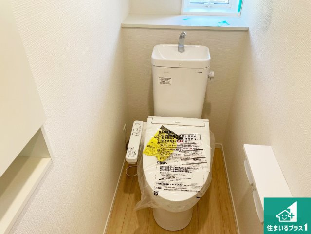 西脇市上野　第3期　新築一戸建てのトイレ|1・2階の2ヶ所にあるので、朝の忙しい時間の順番待ちもなく、深夜の利用にも大変便利です。